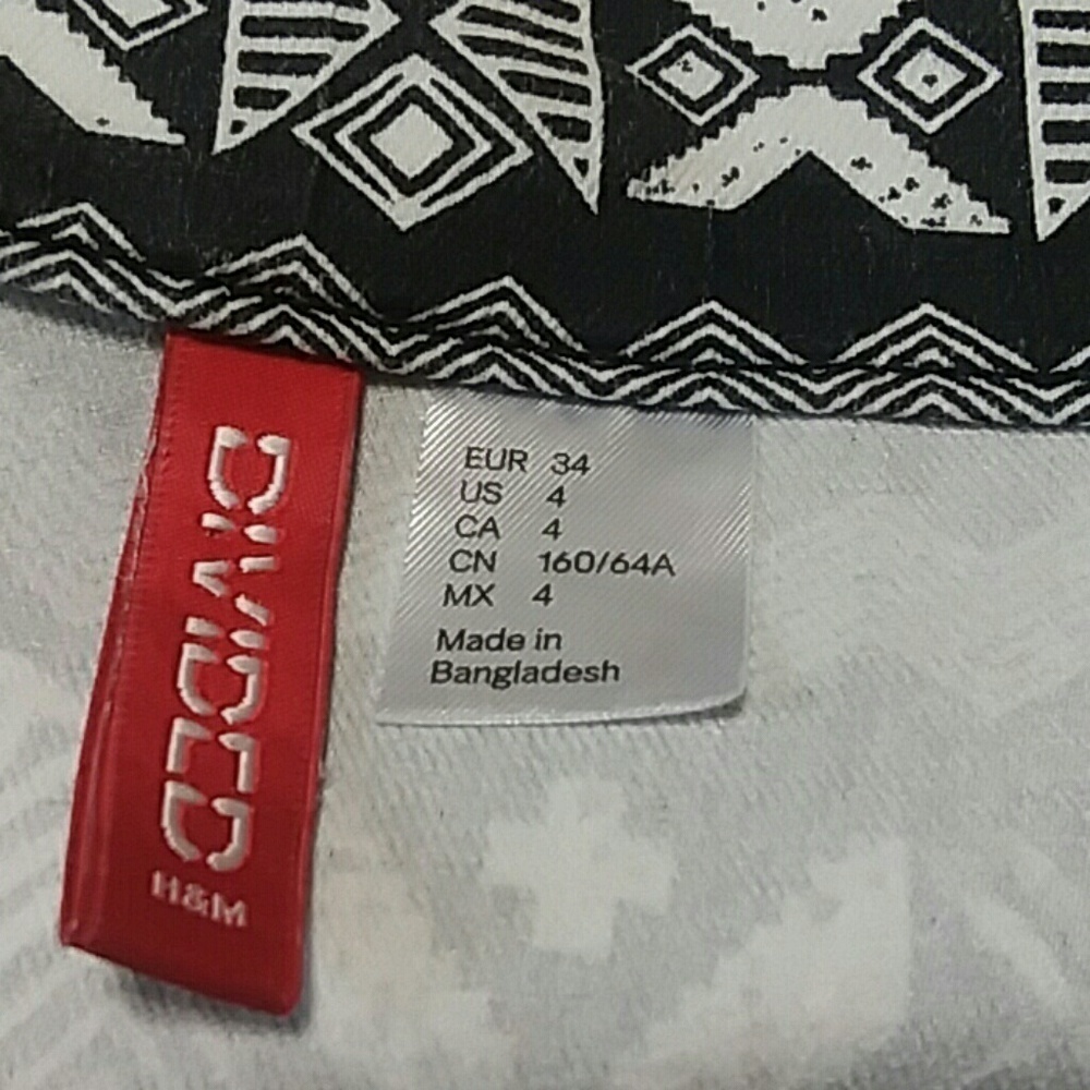 Divided H & M  Skirt Tribal Print Size 4 - Picture 4 of 8